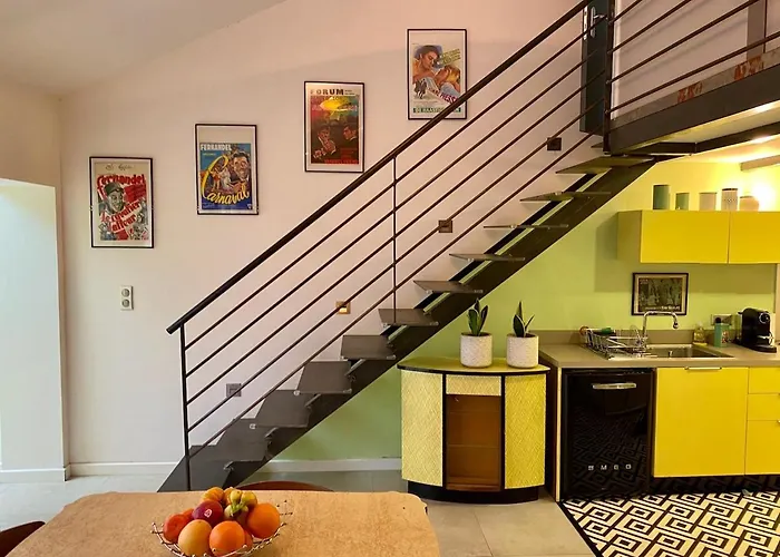 Atypical 5-Person House With Patio, Downtown, Air-Conditioning